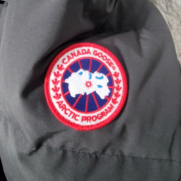 Canada Goose jacket - Picture 5 of 7